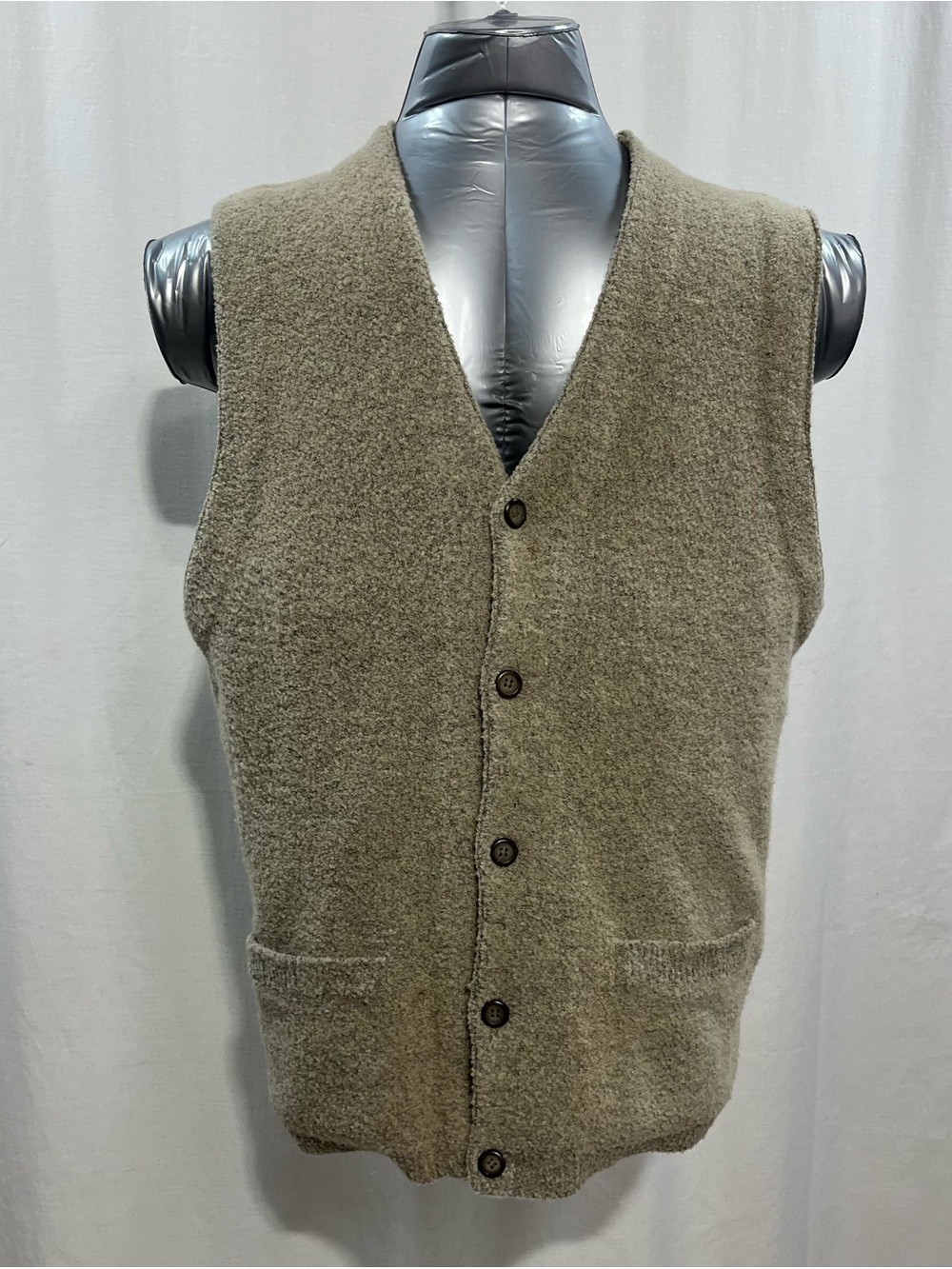 Riggins Vintage Wool Blend V-Neck Button Sweater Vest work Travel men XL 1517